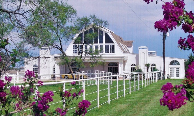 Elmo Casa | 2 DAY MIN. STAY Country getaway! Hiking trails, fishing, birdwatching.