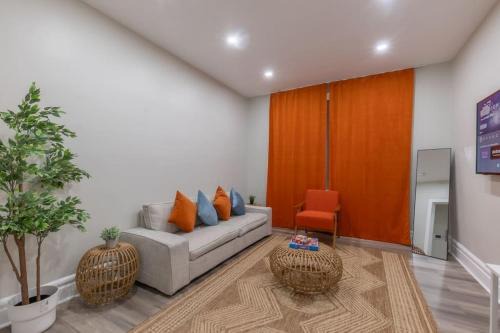Upper Roseville Apartamento | 2 Days Stay Get 40 percent OFF for, Sleeps 6 & 2 Queen