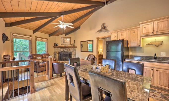 Beech Mountain Casa | 2 Decks, Mountain View Beech Mountain Cabin!
