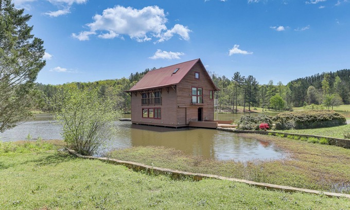 Argo Casa | 2 Docks + Paddleboard: Lakefront Alabama Retreat!