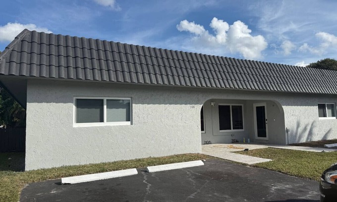 Tamarac Casa | 2 Fam home, Sleeps 14