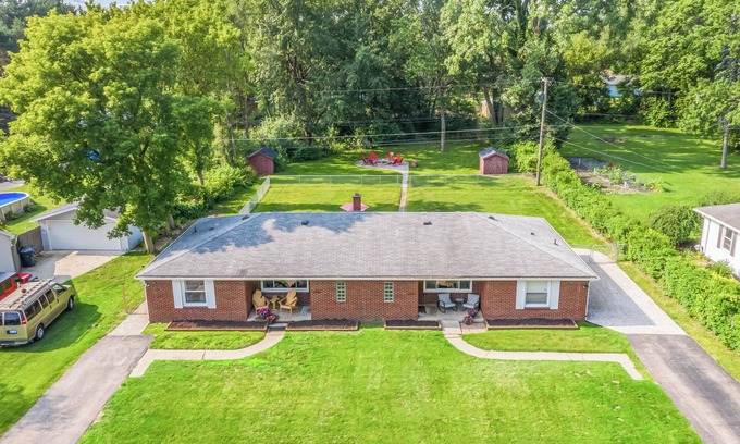 Shelby Township Casa | 2 Family Duplex Home | Shelby Township | Sleeps 10+