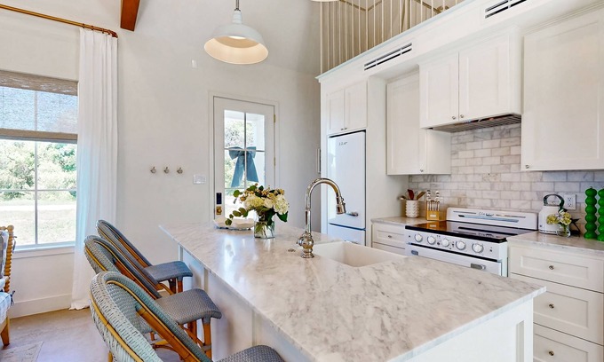 Brenham Cabaña | 2 Farmhouse chic cottages between Brenham and Lake Somerville- open layout, W/D
