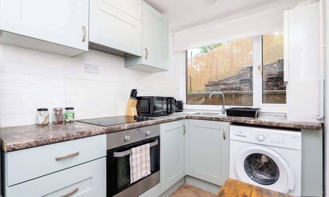 Annan Casa | 2 Bedroom House - Free Parking