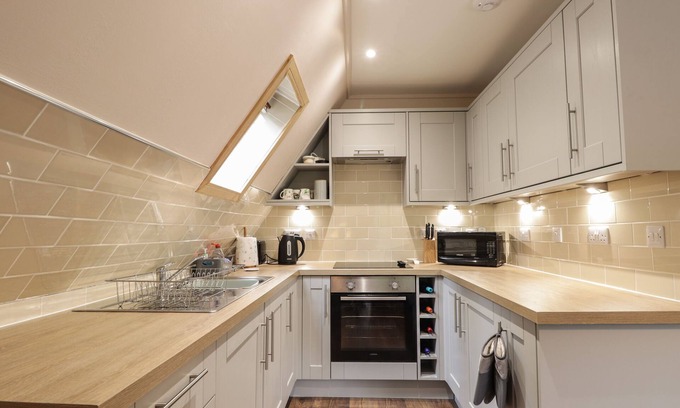 South Laggan Cabaña | 2 GLEN GARRY LODGE, romantic, character holiday cottage in Invergarry