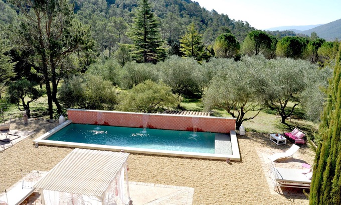 La Roquebrussanne Casa | 2-hectare estate in Provence with large heated swimming pool for 7 people.