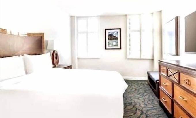 Waikiki Complejo | 2 HGVC Lagoon Tower Beachfront, Concierge, Fast WIFI