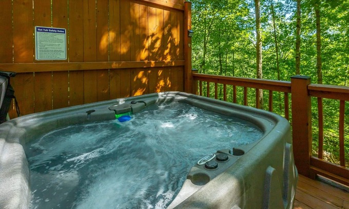 Trenton Casa | 2 Hideaway Cabins | Rustic W/ 2 Hot Tubs | Sleeps 10