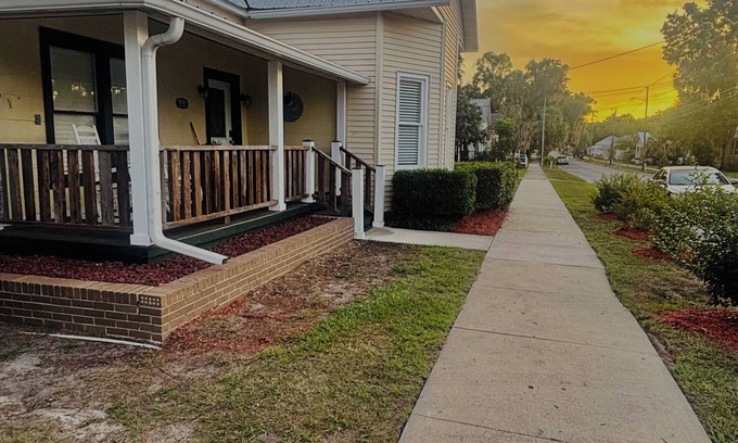 Dunnellon Casa | 2 Historic Victorian Homes 2 doors apart by Rainbow river World Equestrian Ctr