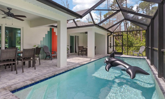 Port Charlotte Casa | 2 homes in 1! Ideal for several families! 6bdrms. 10 beds! Heated pool sleeps 12
