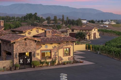 Temecula Casa | 2 Homes in Bella Vista Rd by AvantStay Sleeps 8 Vineyard Views Patios Fireplace in Temecula Wine Trail