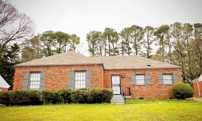 East Memphis Casa | 2 houses 8 rooms central locatio
