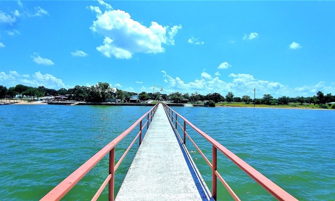 Buchanan Dam Casa | 2 Houses, Waterfront, Gated, Water Pad, Canoe, Ping Pong, 317 Ft. Fishing Pier