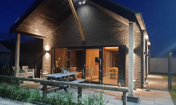 Dirkshorn Casa | 2 huizen naast elkaar honden welkom omheinde tuin 10 km strand, sauna, buitenbad