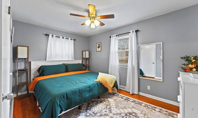 Youngstown Casa | 2 King Bedroom-Office Space-Garage-Pets Allowed-Millcreek Park