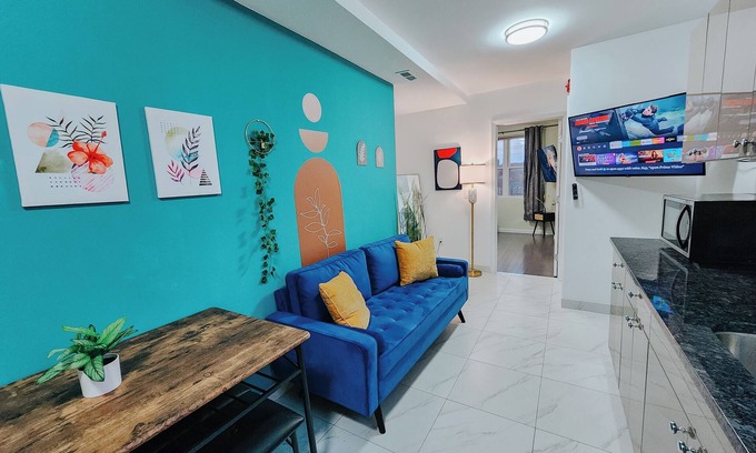 Poplar Apartamento | 2 King Beds/2 En-Suite Bathrooms/65" TV/W/D