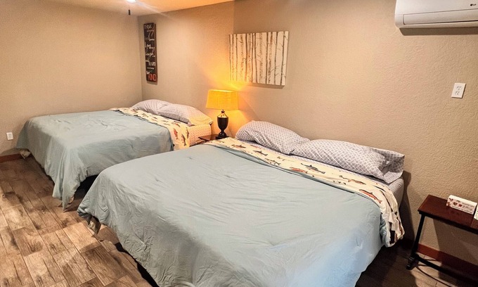Paris Cabina | 2 KING Beds Cabin #61 on Mount Magazine