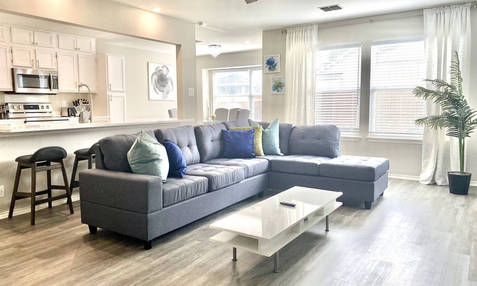 Wetmore Casa | ✨ 2 King Beds - Modern Comfort for 8 Guests ✨