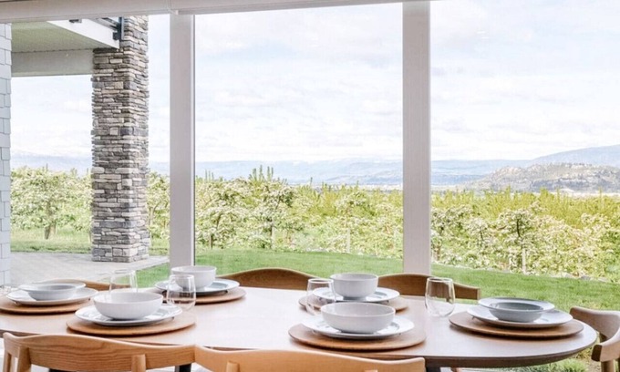 Rutland Condominio | 2 KING beds with En-suites/Orchard Views/Sleeps 5