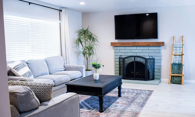 Victorville Casa | 2 King I Desert Oasis I Las Vegas I Free Cleaning