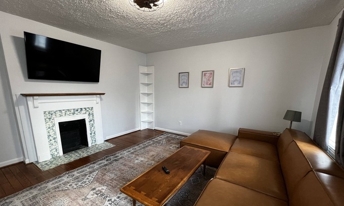 Germantown Casa | «2 kitchens walk to bars/restaurants/coffee shops near UofL BBQ grill work space