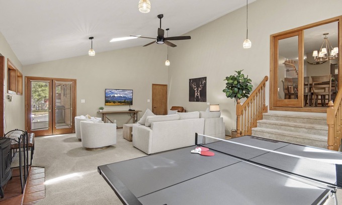 Flagstaff Cabina | 2 Living Rooms + Fires | Quick Drive Downtown