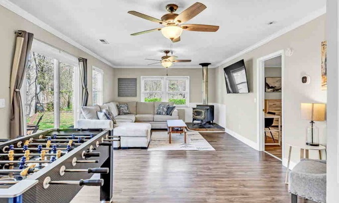 Greensboro Casa | Amber · Greensboro Get-together: K bed, Secret Room, 2 LR