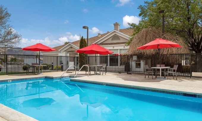 Reno/Tahoe Airport Complejo | 2 Lovely Units! Perfect for Creating Unforgettable Memories with Family!