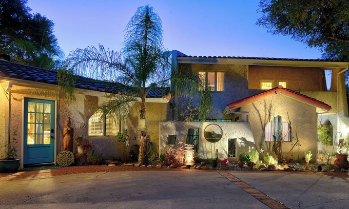 Calabasas Casa | 2 Luxury Malibu Homes Sleeps 30