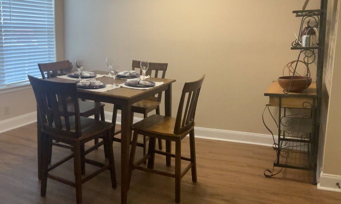 South Baton Rouge Condominio | 2 Master Bedrooms -Very Clean- Recently Remolded 2 Patios Park at front door