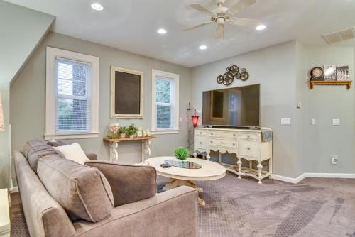 Oak Grove Casa | 2 Mi to Bay Park Charming Milwaukie Getaway
