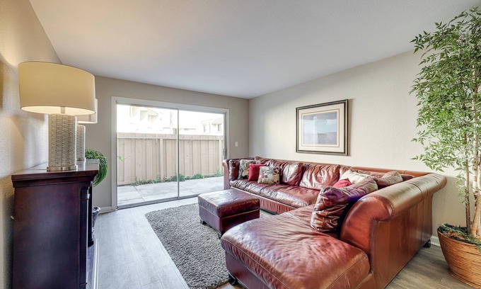 Port Hueneme Condominio | 2 Mi to Beaches: Condo w/ Patio in Port Hueneme!