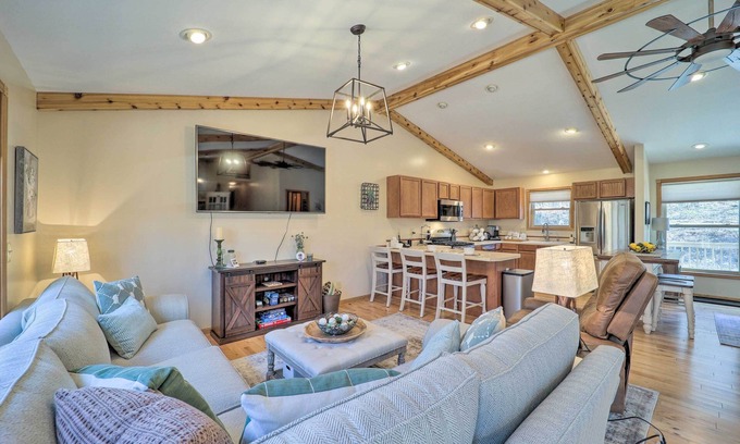 Beech Mountain Cabaña | 2 Mi to Beech Mtn: Family Retreat w/ Fire Pit