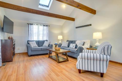 Centerville Casa | 2 Mi to Covells Beach Centerville Home with Deck