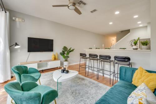 Crestwynd Bay Casa | 2 Mi to Disney World Townhome with Patio!