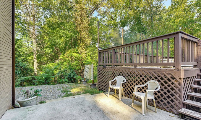 Monroe Apartamento | 2 Mi to Downtown Monroe: Quiet Apt w/ Patio