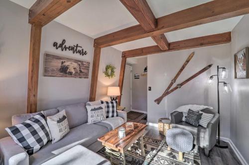 Banner Elk Casa | 2 Mi to Dtwn Banner Elk Mtn Townhome with Deck!