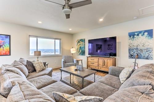 Castle Rock Casa | 2 Mi to Dtwn Castle Rock Home with Furnished Patio