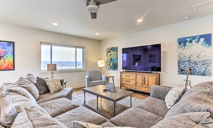 Castle Rock Casa | 2 Mi to Dtwn Castle Rock: Home w/ Furnished Patio