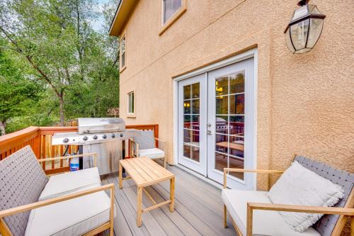 Colorado Springs Casa | 2 Mi to Dtwn Colorado Springs Home with Large Yard!