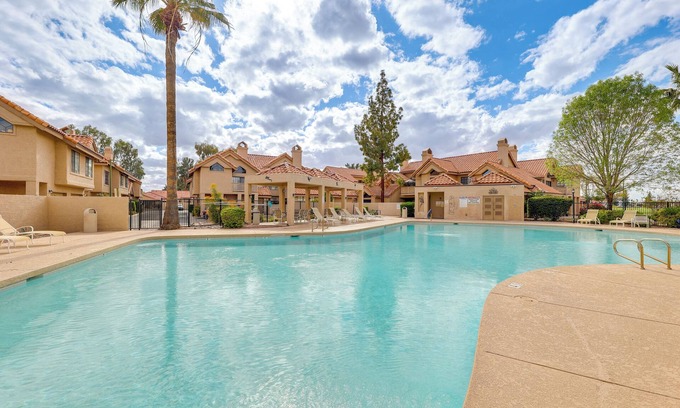 Mesa Condominio | 2 Mi to Dtwn: Condo w/ Patio in Mesa!