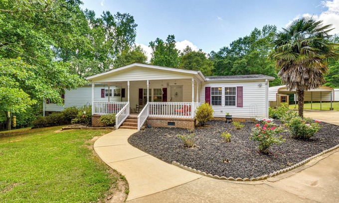 Pelzer Casa | 2 Mi to Dtwn: Retreat on 3 Acres in Pelzer!