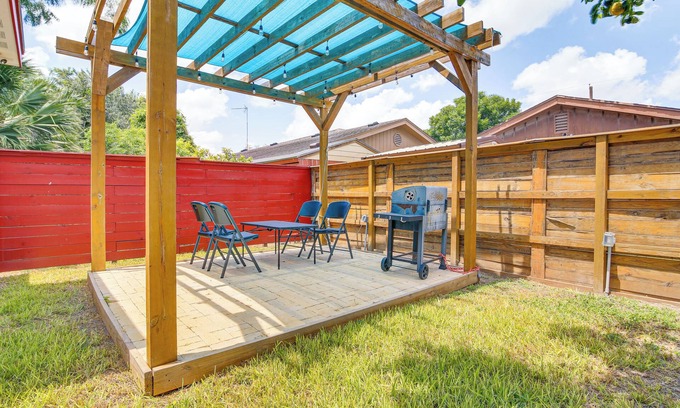 Brownsville Cabaña | 2 Mi to Family Attractions: Brownsville Cottage!