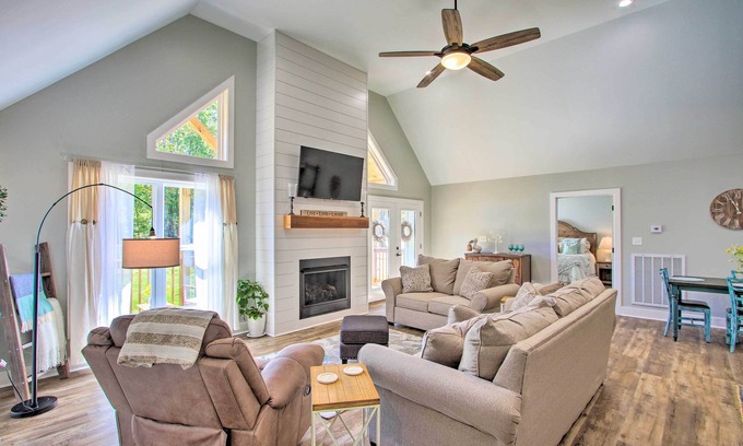 Pickwick Dam Cabina | 2 Mi to Golf Course + Fire Pit: Cozy Counce Cabin!