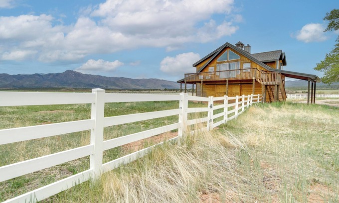 New Harmony Apartamento | 2 Mi to Kolob Canyons: Serene Studio w/ Views
