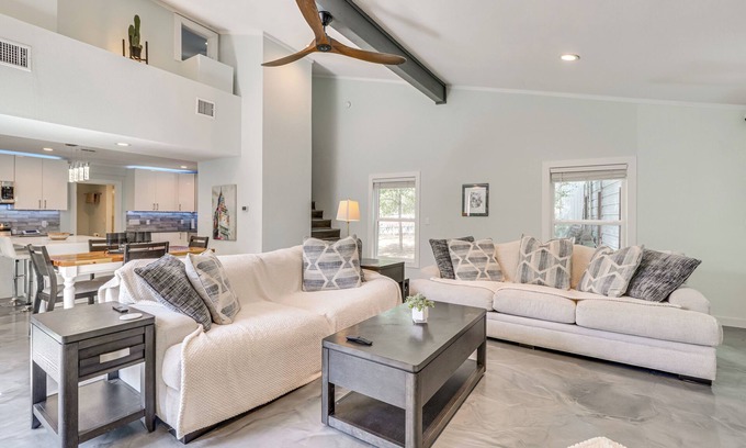 Camp Swift Casa | 2 Mi to Lake Bastrop! Modern Lost Pines Retreat