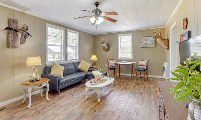 Lineville Cabaña | 2 Mi to Lake: Lineville Farmhouse w/ Fire Pit
