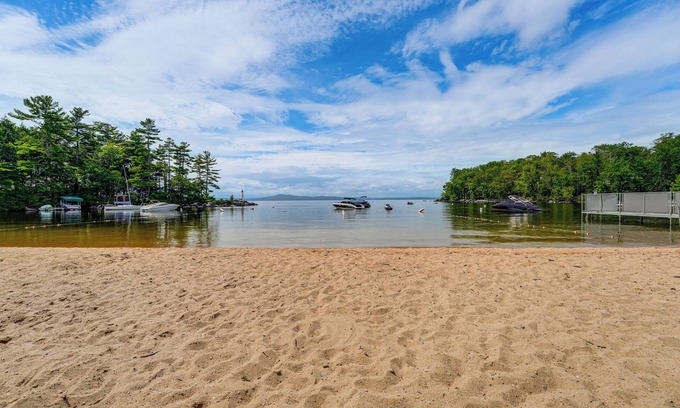 Standish Cabina | 2 Mi to Marina & Beach: Frye Island Retreat!