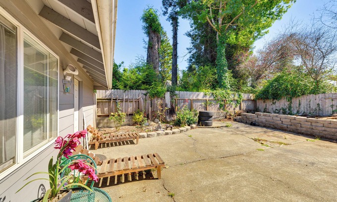 Eureka Cabaña | 2 Mi to Old Town: House w/ Grill in Eureka!