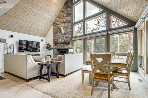 Rome Casa | 2 Mi to Sand Valley Family Getaway with Deck!
